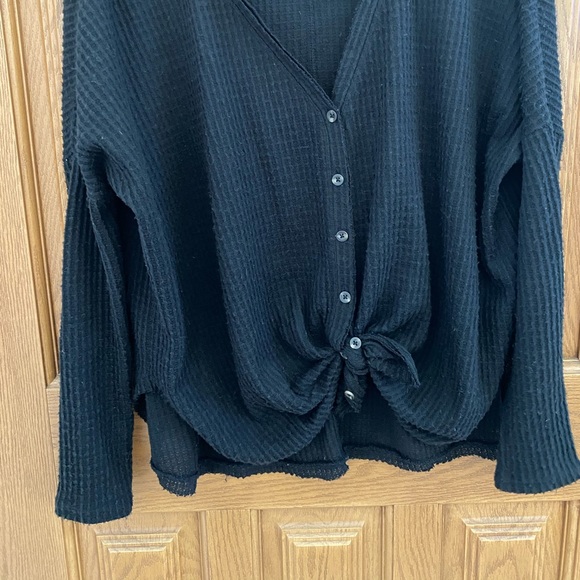 URBAN OUTFITTERS Black Button Up Shirt 🖤 - Picture 8 of 8